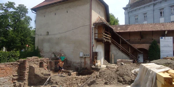Șantier în lucru la Cetatea Medievală