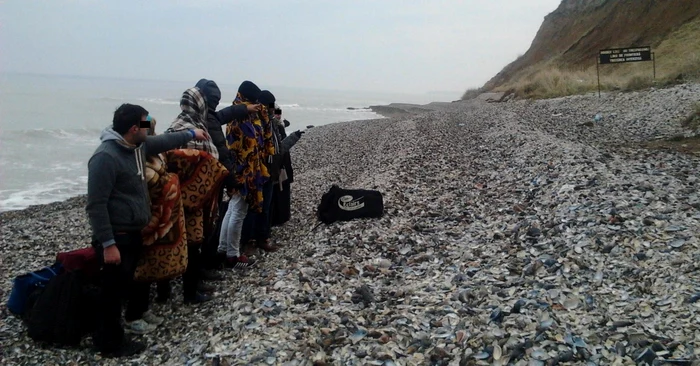 Migranţii au înotat prin apele Mării Negre pentru a ajunge la ţărm. FOTO Garda de Coastă Constanţa