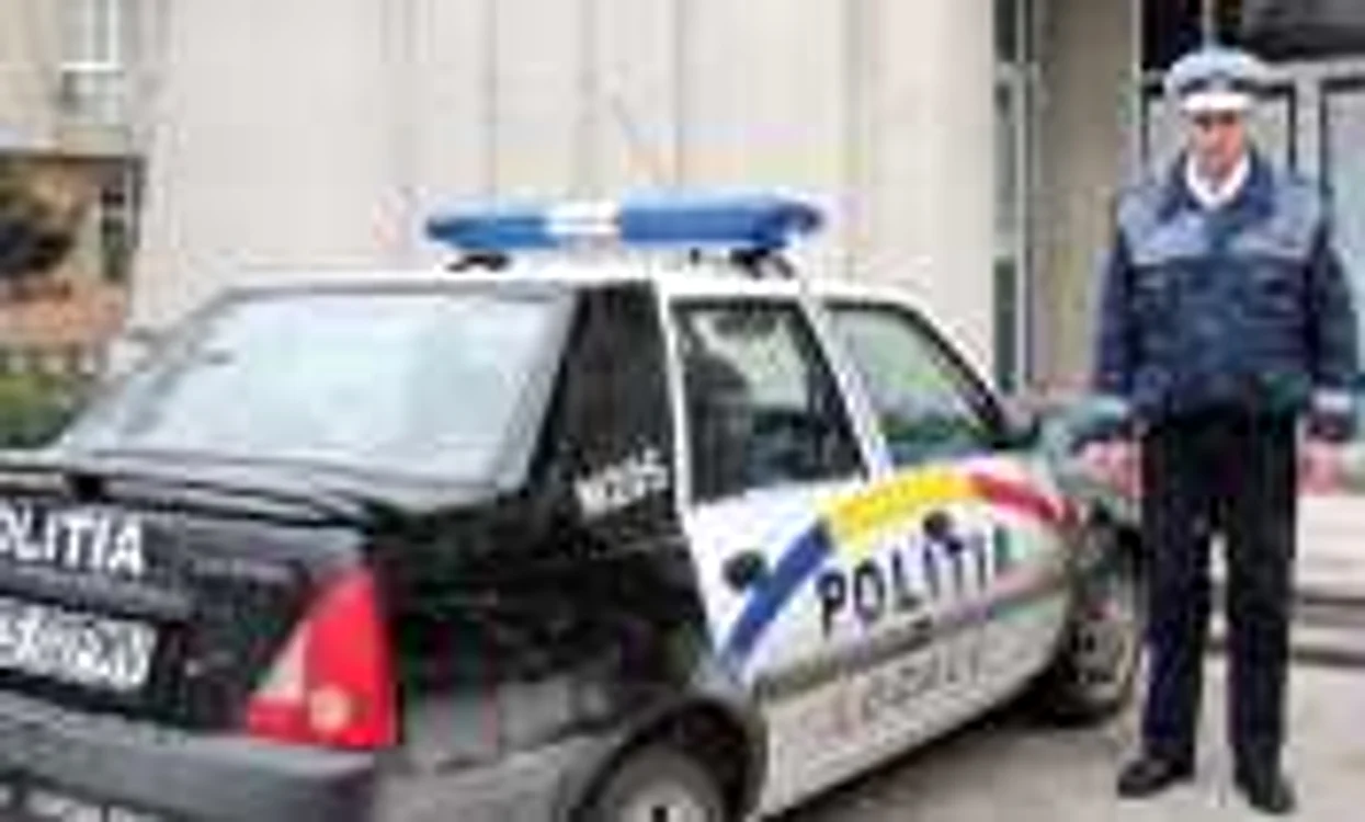 Maşinile Poliţiei Comunitare au fost deja inscripţionate cu noua titulatură