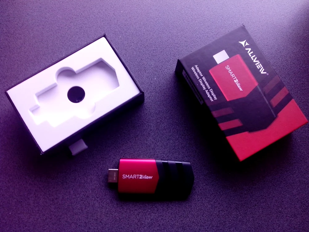 Dongle-ul Smart 2 View se conectează la orice televizor cu port HDMI