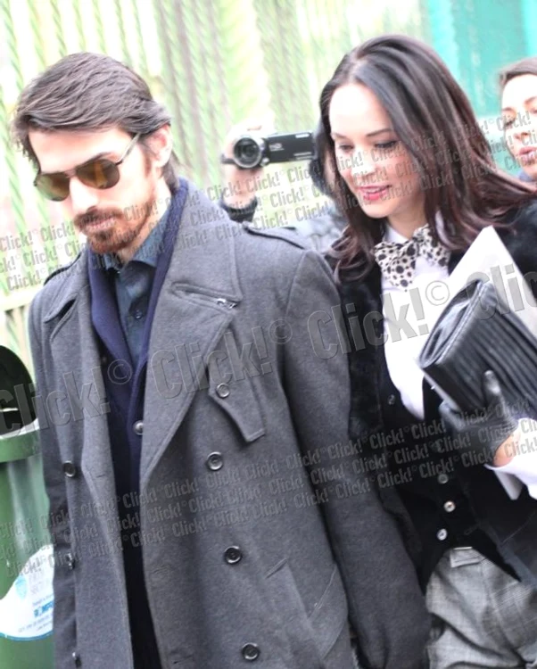 
    Andreea Marin şi Tuncay Ozturk la serviciul Emigrări (Foto: Mihai Ionescu)  