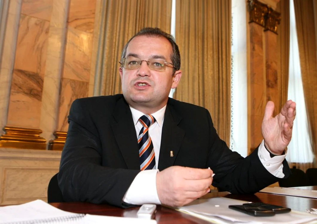 
    Prim-ministrul Emil Boc spune că programul "Prima casă" va avea o nouă direcţie.  