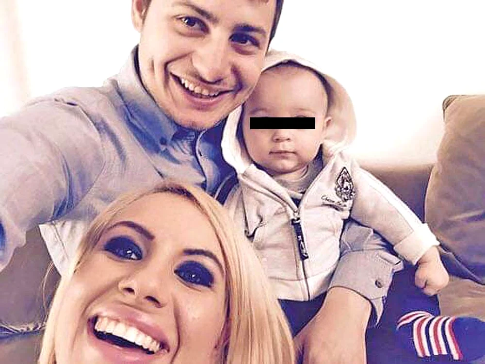 Amna şi Cristi au împreună un băieţel