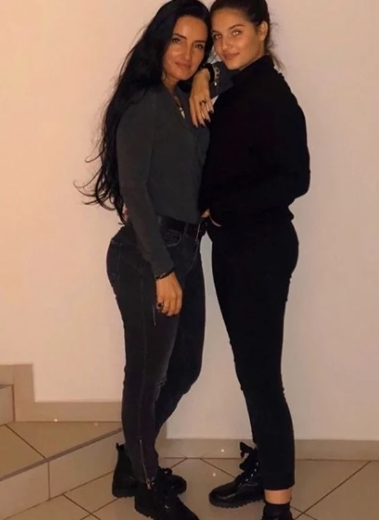 Carmina şi mama sa seamănă ca două picături de apă 