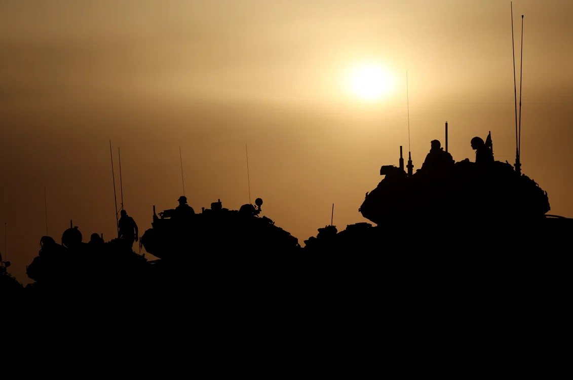 Tancuri israeliene in pozitii aproape de Fasia Gaza FOTO EPA EFE jpg