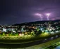 Spectacol de fulgere pe cerul nopții la Râmnicu Vâlcea Foto Cătălin Vezetiu