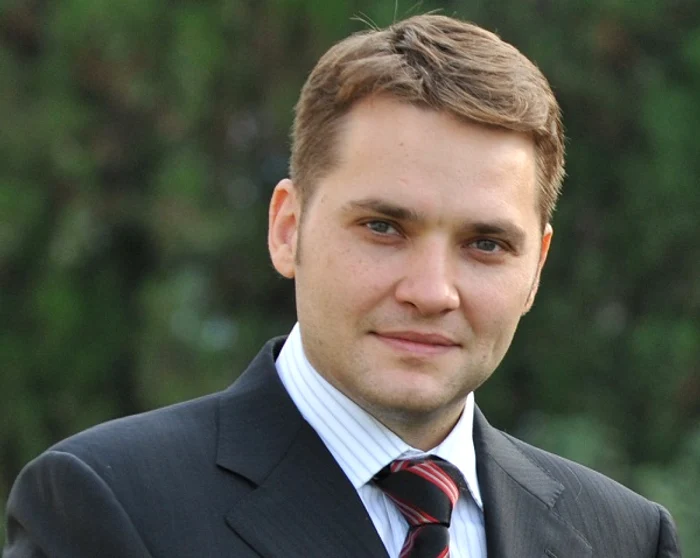 Sute de bucureşteni au ieşit în stradă miercuri searăFoto Adevarul