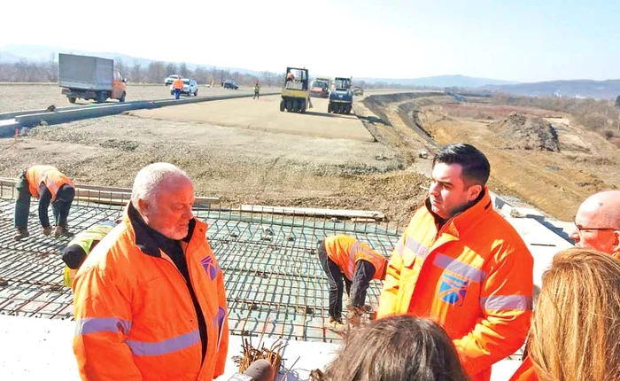 
    Muncitorii au oprit lucrul pe Centura BacăuFoto: Ministerul Transporturilor  