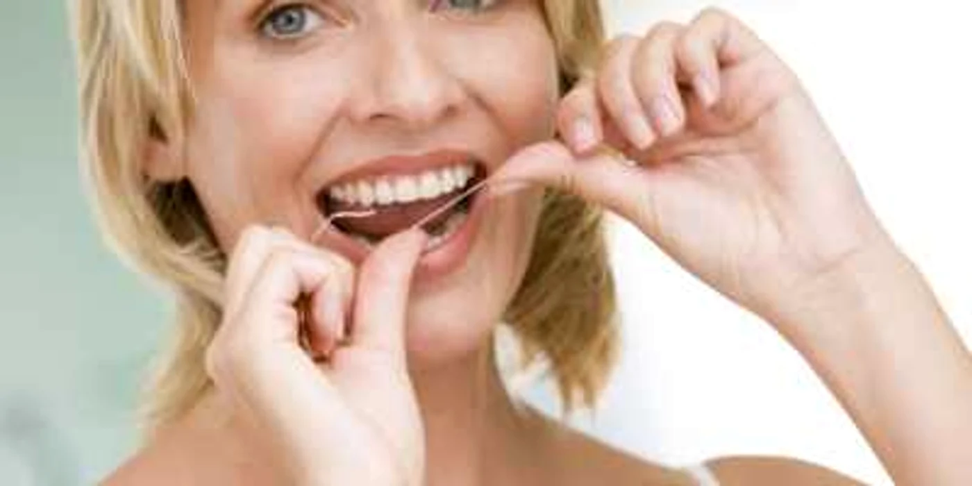 Aţa dentară se foloseşte după ce te speli pe dinţi, dimineaţa şi seara