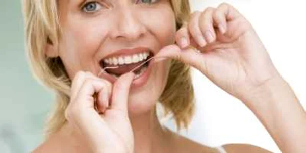 Aţa dentară se foloseşte după ce te speli pe dinţi, dimineaţa şi seara