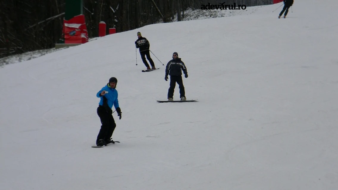  semenic partie schi valiug casa baraj snowboard placa zapada