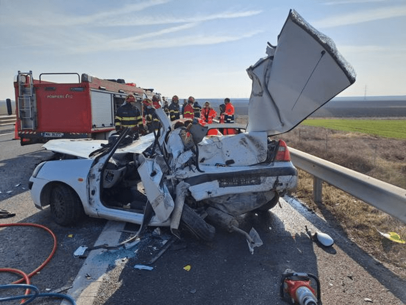 Accident mortal pe Autostrada Vestului: o mașină care staționa pe banda de urgență, lovită de un TIR