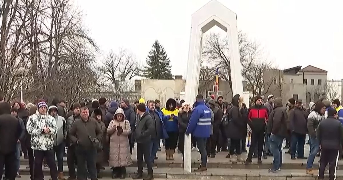 Protest la Galați. Angajații combinatului siderurgic au ieșit din nou în stradă, nemulțumiți că nu și-au…