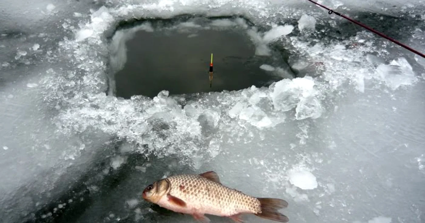 Grosimea gheţii trebuie verificată cu mare atenţie FOTO Arhivă
