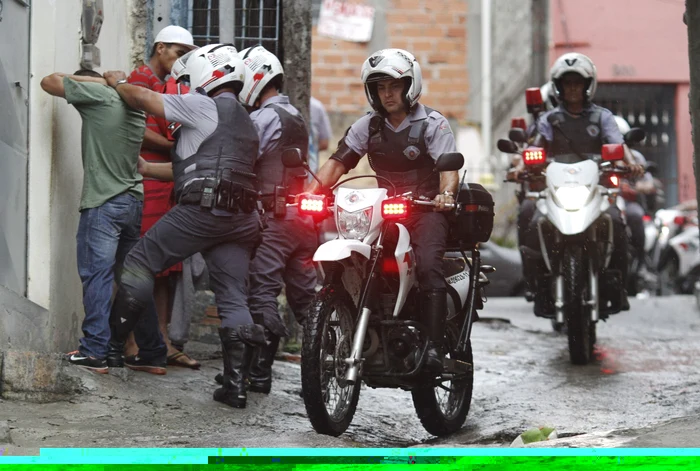 Forţe de poliţie în favelele din Rio de Janeiro FOTO Reuters