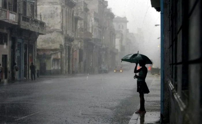 Deşi în toată ţara temperaturile vor creşte, începând de vineri meteorologii au anunţat ploi torenţiale FOTO Adevărul