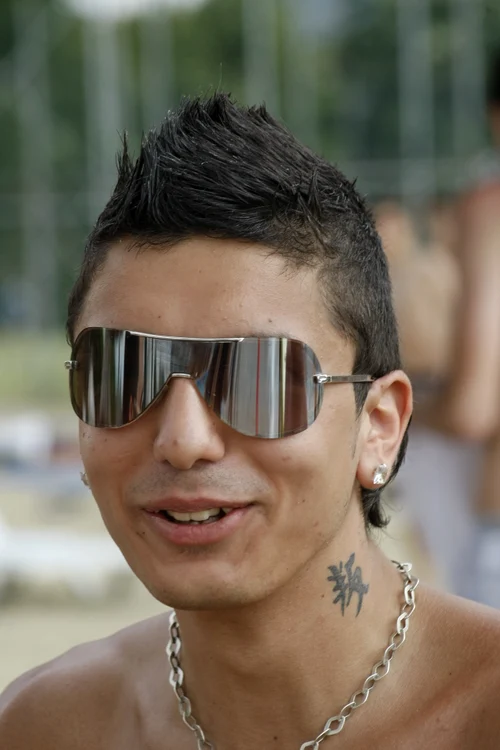 
    Dudu Steel vrea să spargă piaţa muzicală cu melodia "Summer Vibes"  