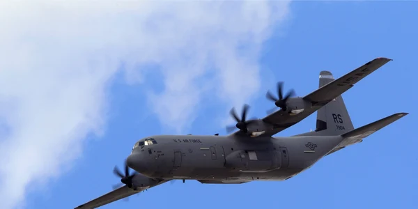 Avionul Lockheed Martin C-130J Super Hercules este printre aeronavele militare care ar putea conţine microcipuri contrafăcute