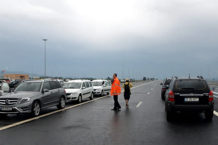 La inaugurarea autostrăzii Deva - Orăştie, se preconiza că autostrada va fi completată până la ieşirea din Sebeş în luna septembrie. FOTO: D.G. Adevărul.