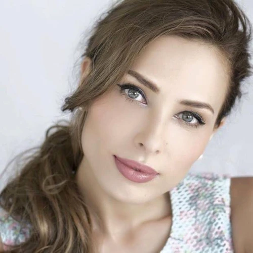 Iulia Vantur la televiziunea indiana 2 jpeg