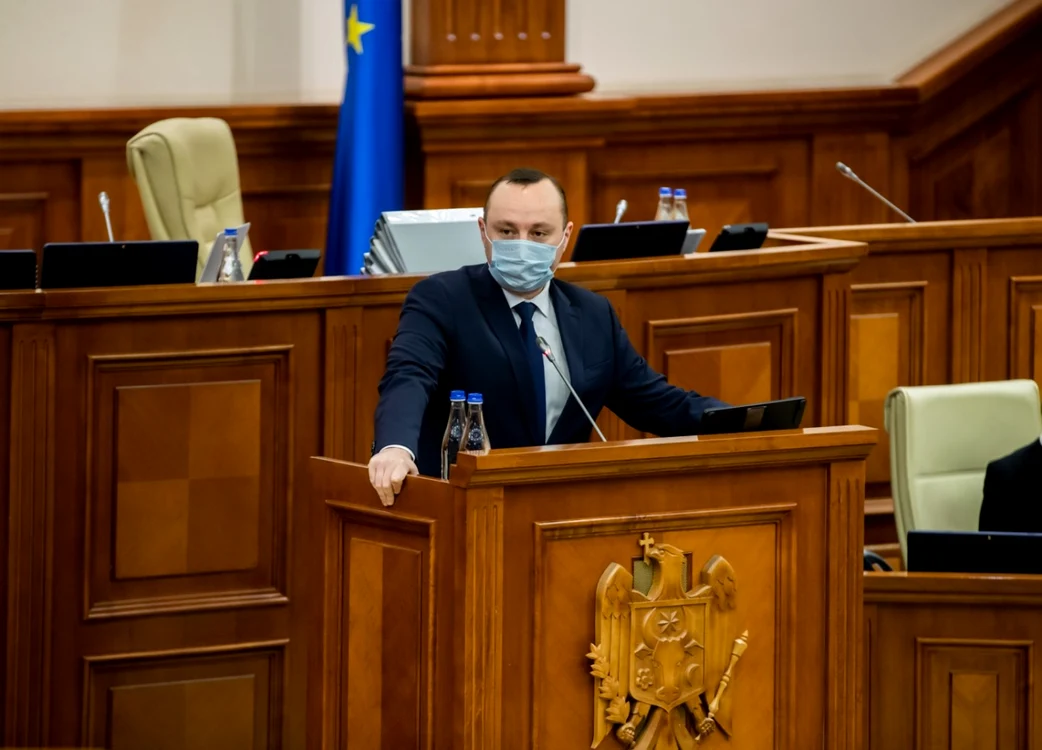 Vlad Bătrîncea, vicepreşedintele Parlamentului, deputat socialist.