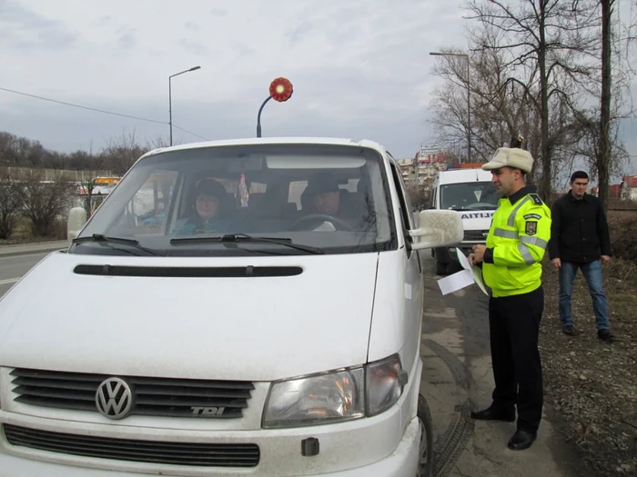 Mai multi soferi au fost opriti in trafic. Foto Adevarul
