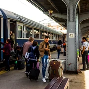 tren cfr calatori gara de nord vara foto shutterstock