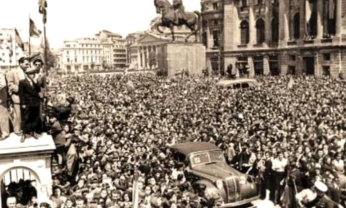 8 Noiembrie: Are loc manifestația anticomunistă din Piața Palatului Regal, prilejuită de ziua onomastică a regelui Mihai I jpeg