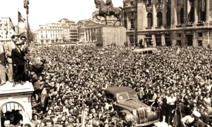 8 Noiembrie: Are loc manifestația anticomunistă din Piața Palatului Regal, prilejuită de ziua onomastică a regelui Mihai I jpeg
