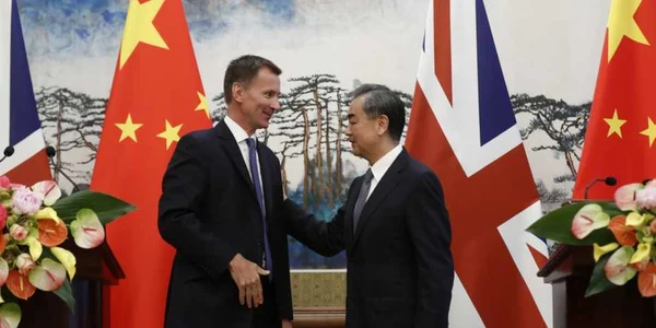 Ministrul britanic de Externe Jeremy Hunt primit de la Beijing de ministrul chinez de Externe Wang Yi FOTO EPA-EFE