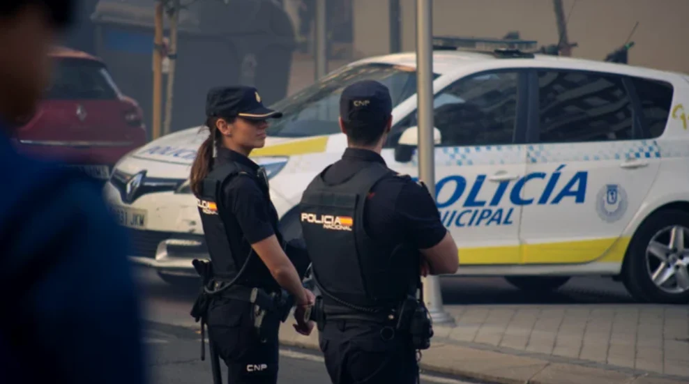 „Impresarul fantomă” care a exploatat mai multe tinere talente. Le-a promis contracte pe bani mulți, după care i-a abandonat pe străzile din Spania