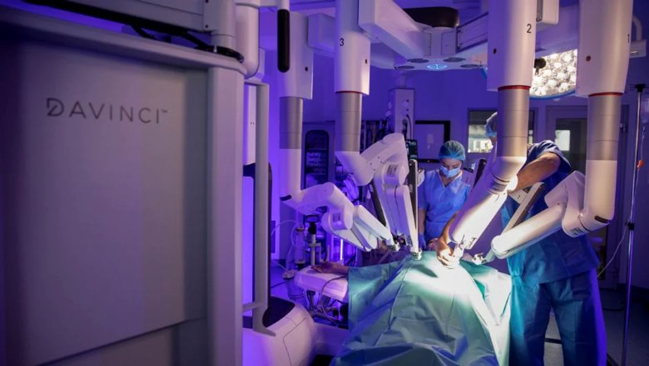 chirurgie robotica sanador  (1) jpg