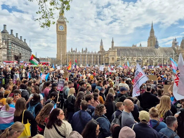 Mii de oameni în stradă, în Londra FOTO: X