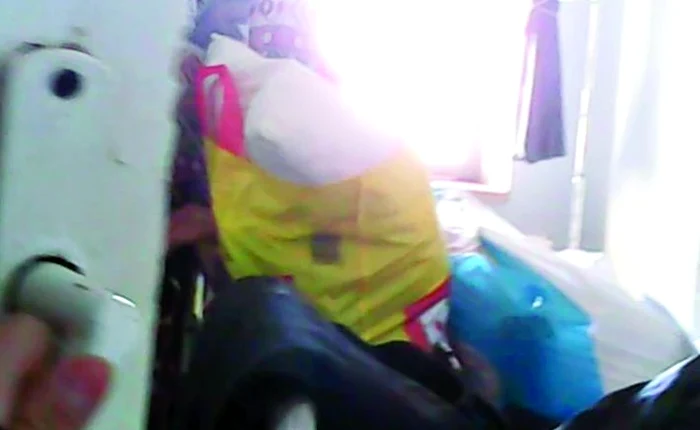 Ieri, în jurul orei 13.00,  fosta nevastă Daniela a  venit să-l scoată pe Gyuri  din spitalul unde a stat  internat timp de zece zile.  Actorul  îşi făcuse bagajele cu câteva ore înainte, el aşteptând cu sufletul la  gură să se întoarcă din  nou acasă