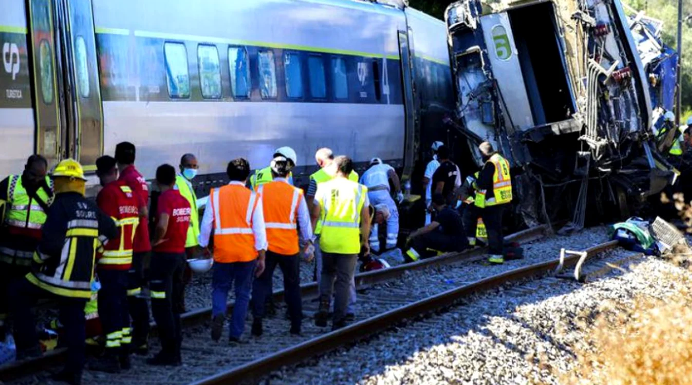 
    Accident grav în PortugaliaFoto: EPA  