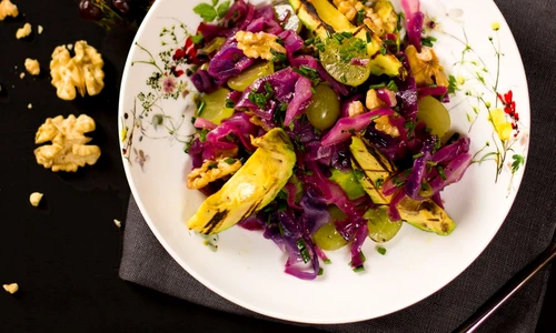 Salata de varza rosie cu avocado la gratar jpeg