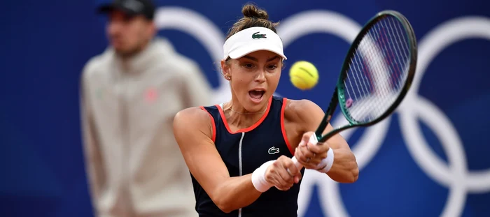 Jaqueline Cristian a părut obosită la Auckland  FOTO Facebook