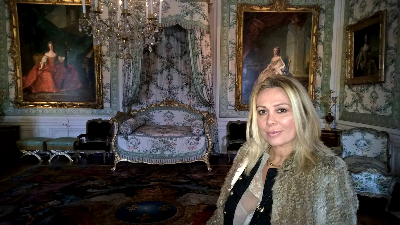 Dana Săvuică a vizitat de multe ori Parisul, dar abia anul acesta, de Ziua Îndrăgostiților, a fost și la celebrul Palat Versaillesfoto: arhiva personală