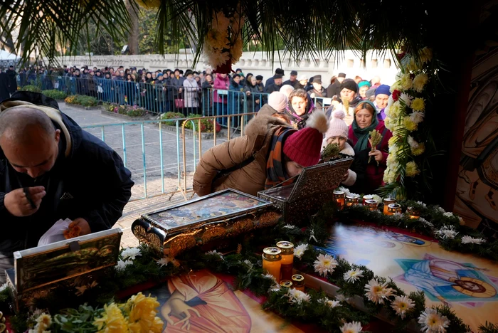 Mii de oameni se închină la moaștele Sf. Andrei FOTO: Arhiepiscopia Dunării de Jos