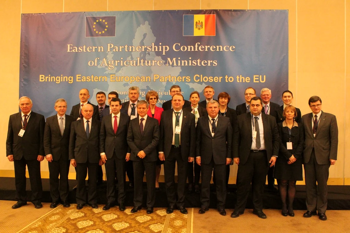 Poza de grup a participanţilor la Conferinţa miniştrilor agriculturii şi dezvoltării rurale din ţările Parteneriatului Estic şi UE FOTO: Tudor Iovu