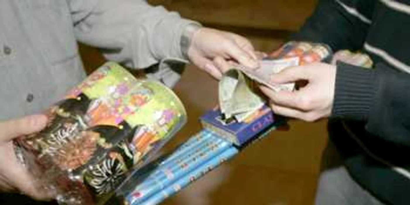 Comercianţii ilegali de petarde primesc în continuare sancţiuni