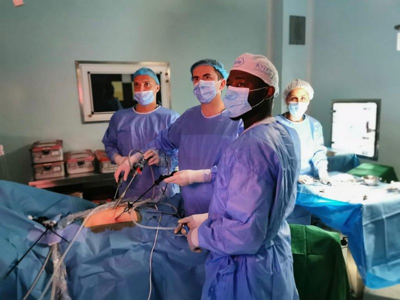 O adolescentă cu o boală extrem de rară a fost salvată la Oradea. Timp de 6 ani, medicii au tratat-o pentru gastrită şi a ajuns la 40 de kilograme