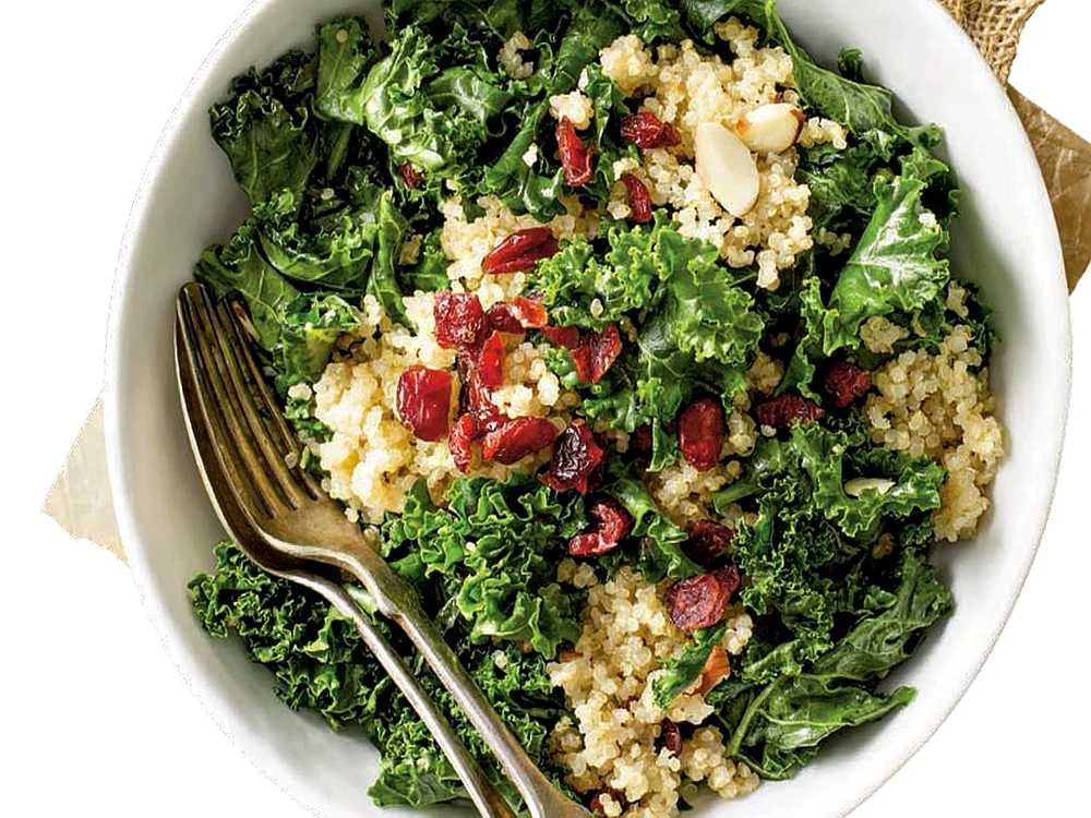 salata cu varza kale si quinoa jpg