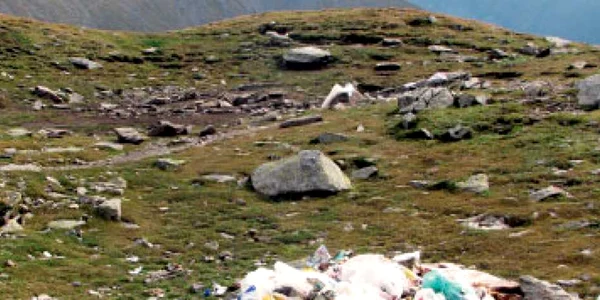 În România, gunoaiele „urcă“ şi la peste 2.000 de metri altitudine