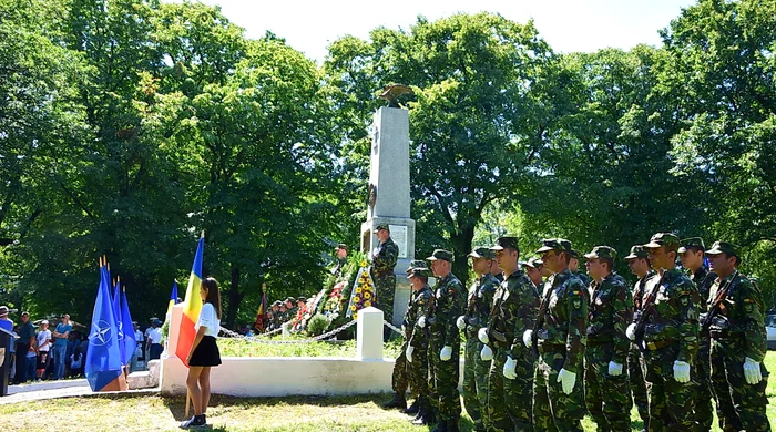 Ceremonial militar Monumentul de la Războieni FOTO Răzeși.ro