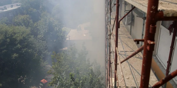Incendiu bloc Rahova. Foto Inquam Photos / Octav Ganea