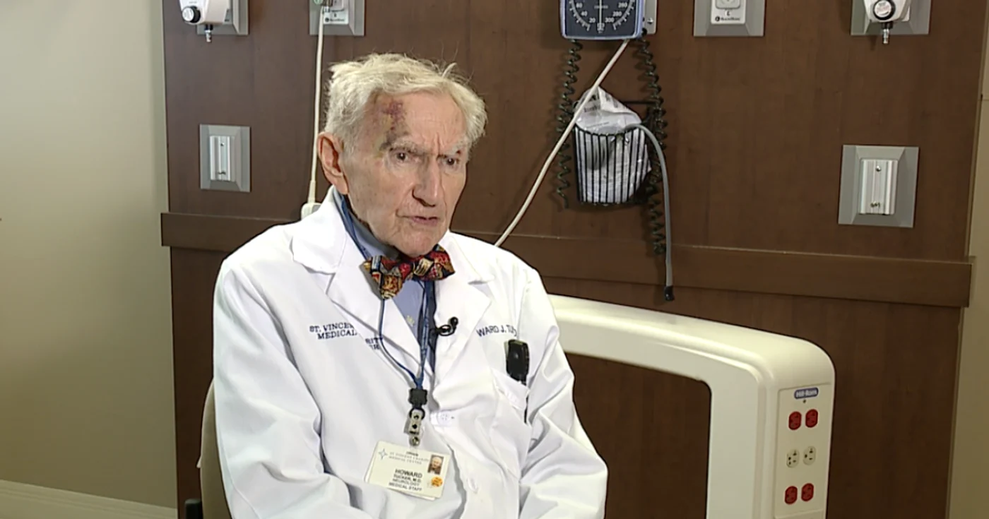 Dr. Howard Tucker este cel mai longeviv medic activ din lume (foto captură video)