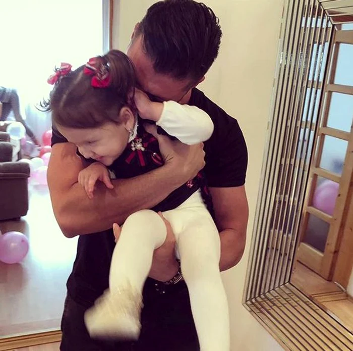 Victor Slav petrece mult timp în compania fetiței lui