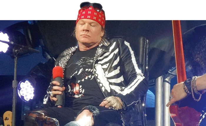 Axl Rose şi-a rupt piciorul înaintea primului concert alături de Guns’n Roses