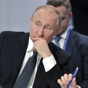 Iuri Usakov si Vladimir Putin FOTO EPA-EFE